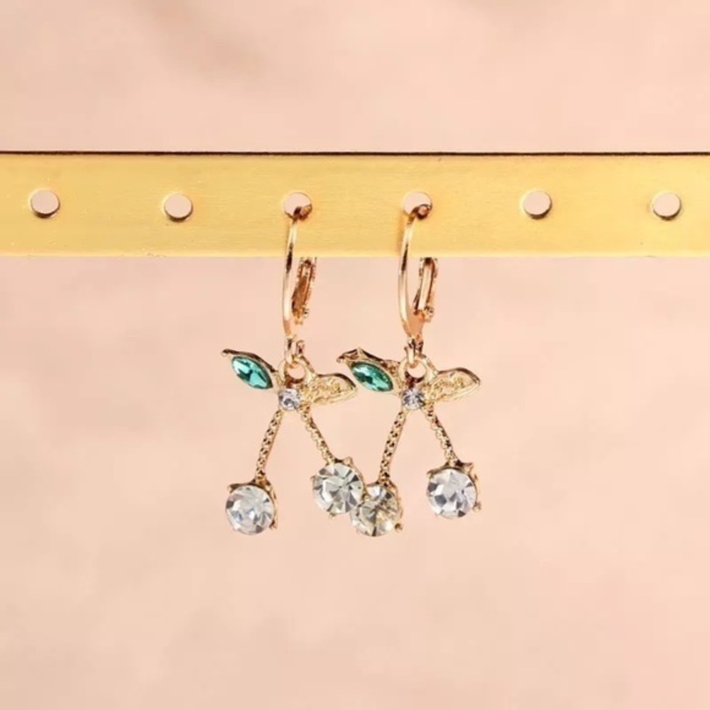 3/$30 💛 Rhinestone Butterfly Earrings